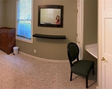 544 E Ponce De Leon Avenue - Photo Thumbnail 7