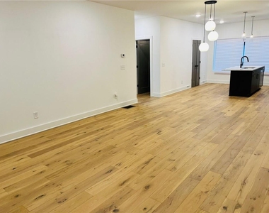 1445 Walker Pl Se - Photo Thumbnail 3