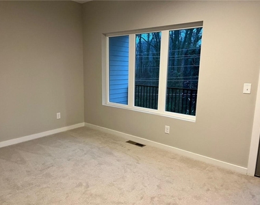 1445 Walker Pl Se - Photo Thumbnail 2