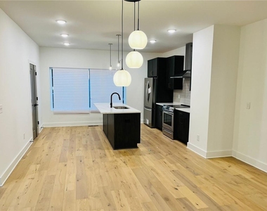 1445 Walker Pl Se - Photo Thumbnail 5