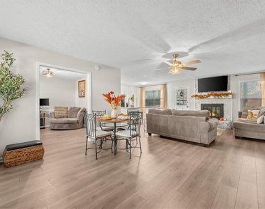 4041 Woodbridge Court - Photo Thumbnail 7