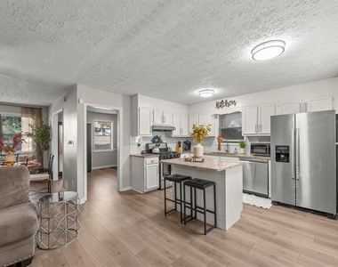 4041 Woodbridge Court - Photo Thumbnail 5