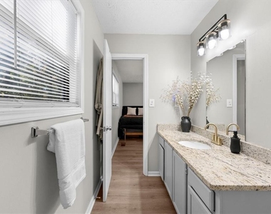 4041 Woodbridge Court - Photo Thumbnail 17