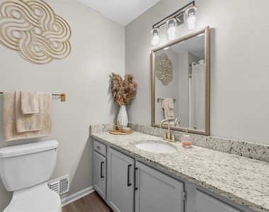 4041 Woodbridge Court - Photo Thumbnail 19