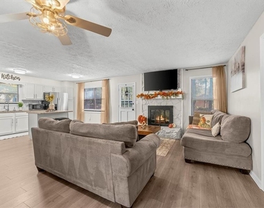 4041 Woodbridge Court - Photo Thumbnail 9