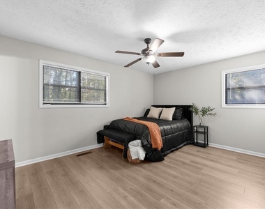 4041 Woodbridge Court - Photo Thumbnail 18