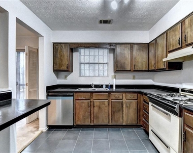 3241 Shadow Walk Lane - Photo Thumbnail 10