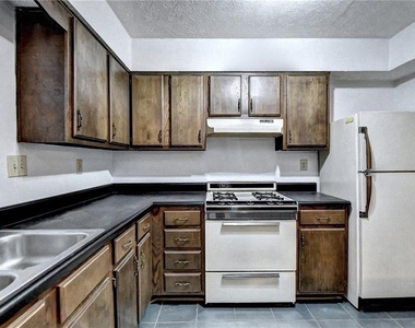 3241 Shadow Walk Lane - Photo Thumbnail 11