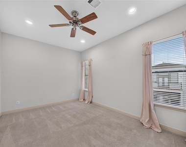 818 Lester Street - Photo Thumbnail 39