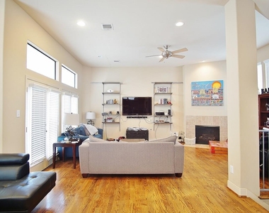 818 Lester Street - Photo Thumbnail 5