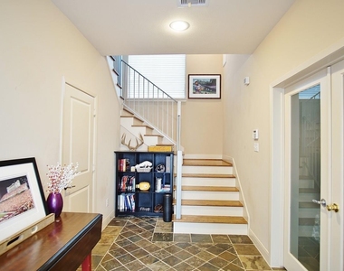 818 Lester Street - Photo Thumbnail 3