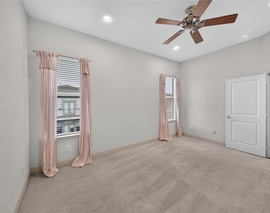 818 Lester Street - Photo Thumbnail 41