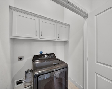 818 Lester Street - Photo Thumbnail 44