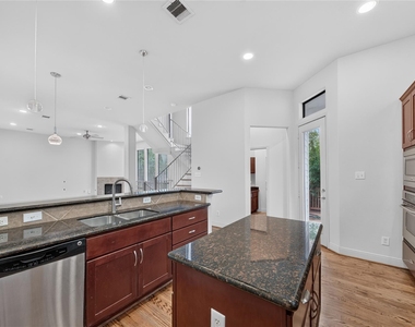 818 Lester Street - Photo Thumbnail 18