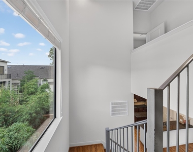 818 Lester Street - Photo Thumbnail 27