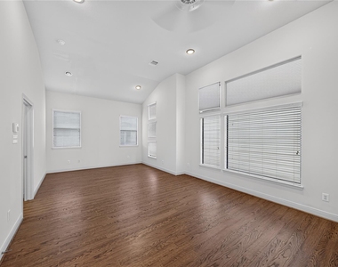 818 Lester Street - Photo Thumbnail 31