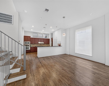 818 Lester Street - Photo Thumbnail 12