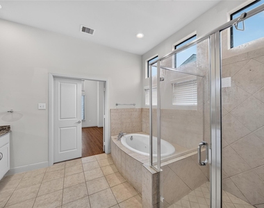 818 Lester Street - Photo Thumbnail 36