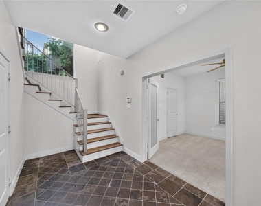 818 Lester Street - Photo Thumbnail 5