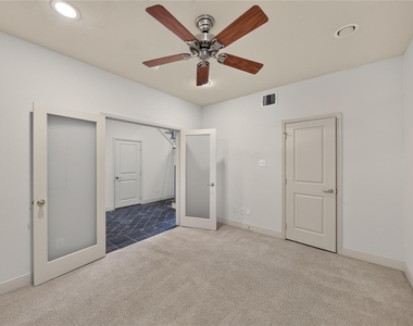 818 Lester Street - Photo Thumbnail 8