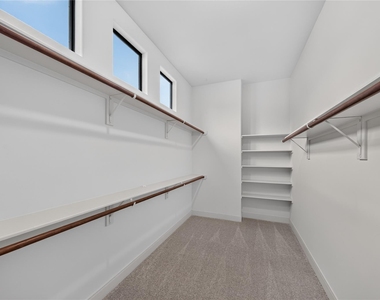 818 Lester Street - Photo Thumbnail 37