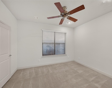 818 Lester Street - Photo Thumbnail 7