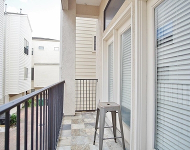818 Lester Street - Photo Thumbnail 22