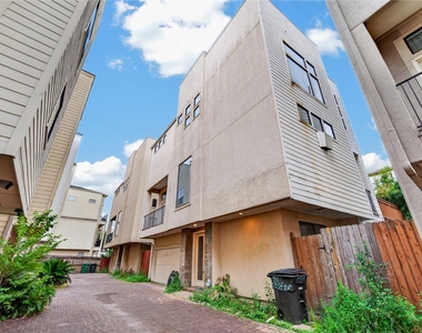 818 Lester Street - Photo Thumbnail 1