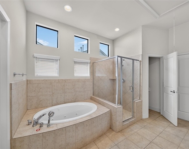 818 Lester Street - Photo Thumbnail 34