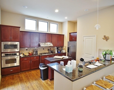 818 Lester Street - Photo Thumbnail 10