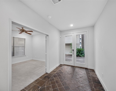 818 Lester Street - Photo Thumbnail 6