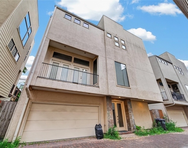 818 Lester Street - Photo Thumbnail 2