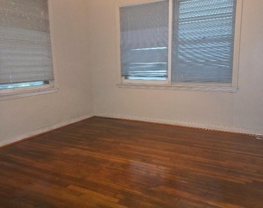 2543 Jackson Street - Photo Thumbnail 4