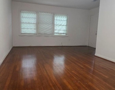 2543 Jackson Street - Photo Thumbnail 3