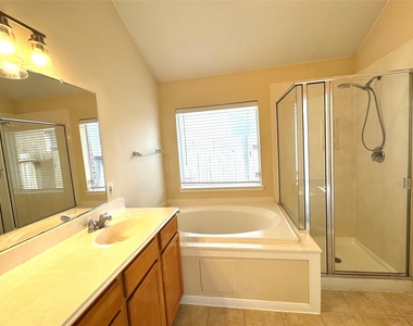 3011 Sunchase Court - Photo Thumbnail 13
