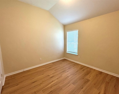 3011 Sunchase Court - Photo Thumbnail 8