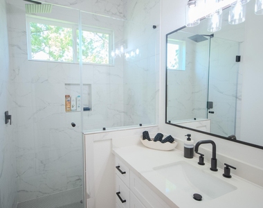 3613 Rosalie Street - Photo Thumbnail 10