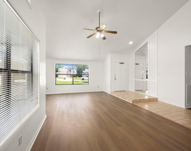 7415 Creekfield Drive - Photo Thumbnail 12