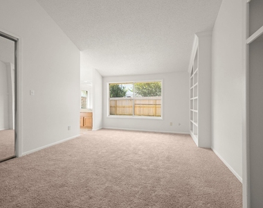 7415 Creekfield Drive - Photo Thumbnail 20
