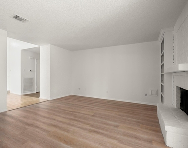 7415 Creekfield Drive - Photo Thumbnail 15