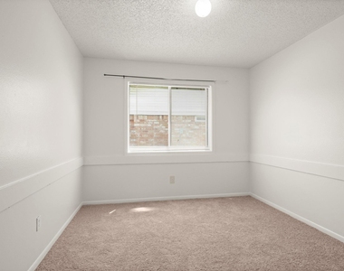 7415 Creekfield Drive - Photo Thumbnail 25