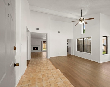 7415 Creekfield Drive - Photo Thumbnail 6