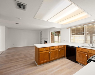 7415 Creekfield Drive - Photo Thumbnail 19