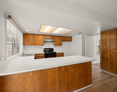 7415 Creekfield Drive - Photo Thumbnail 17