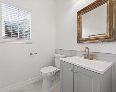 2431 Parkwood Lane - Photo Thumbnail 11