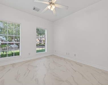 2431 Parkwood Lane - Photo Thumbnail 10
