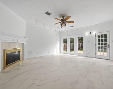 2431 Parkwood Lane - Photo Thumbnail 3
