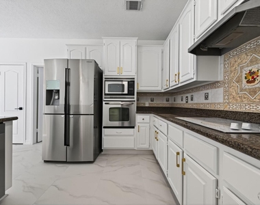 2431 Parkwood Lane - Photo Thumbnail 6