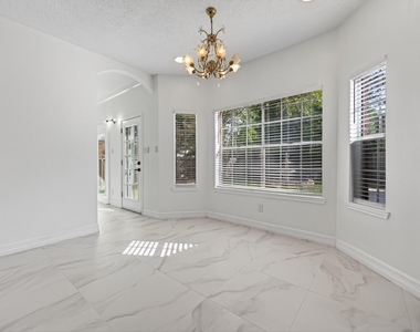 2431 Parkwood Lane - Photo Thumbnail 4