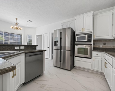 2431 Parkwood Lane - Photo Thumbnail 5
